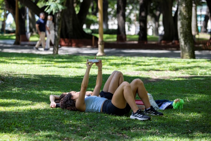 El Servicio Meteorológico Nacional emitió para este domingo alertas por calor extremo para 19 provincias 