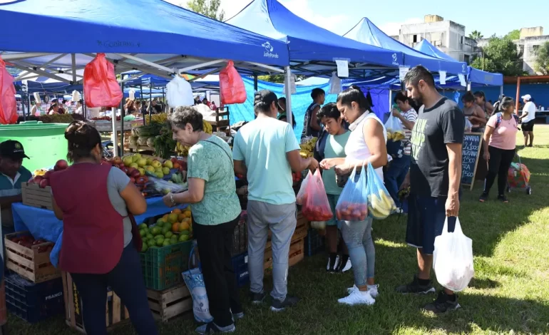 Gran cantidad de vecinos realizaron sus compras en “El mercado en tu barrio”