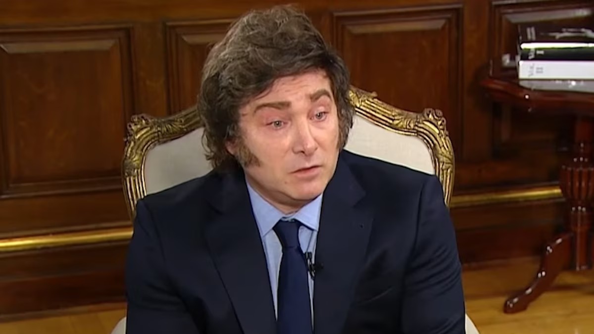 Milei intenta superar la peor crisis y reconoció por primera vez fallas en su sistema de toma de decisiones