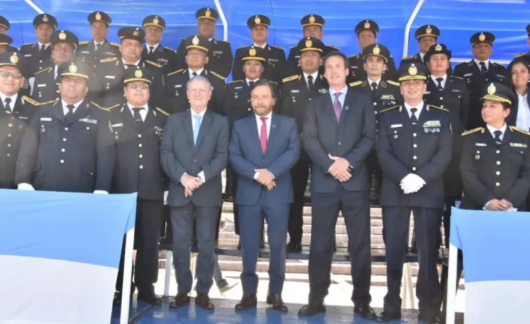 El gobernador Sáenz encabezó el acto central por el Bicentenario de la Policía de Salta