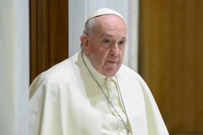 El papa pasó una noche “tranquila”