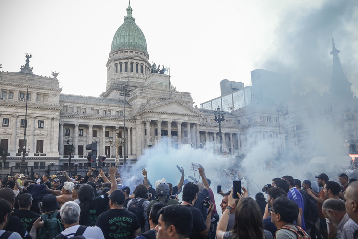 Masiva movilización frente al Congreso