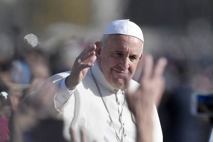 El médico del Papa reveló que temieron no poder salvarlo: “debimos elegir entre parar y dejarlo ir o forzarlo y probar con todo”