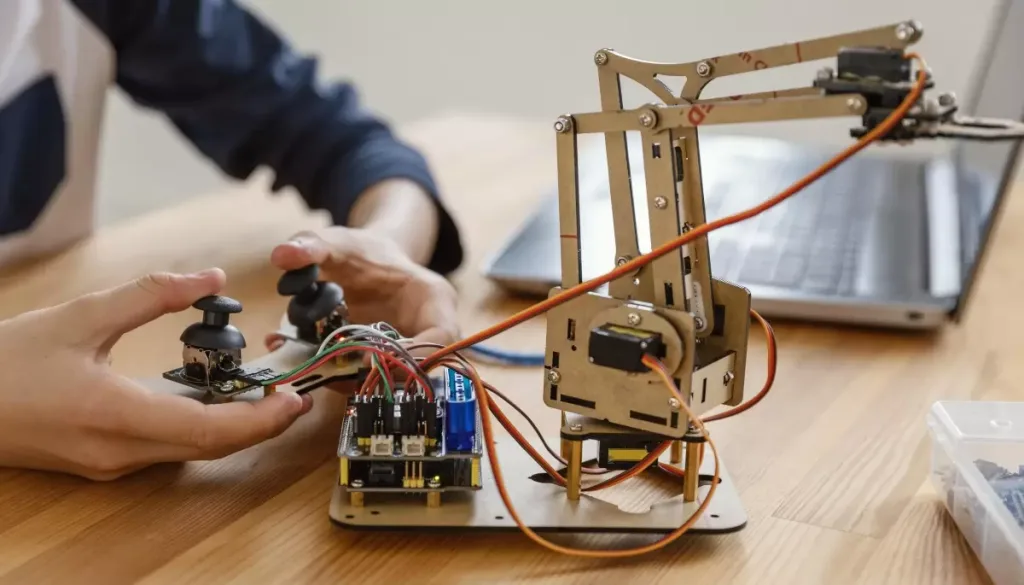 Habrá un Taller de Robótica dictado por la UNSa en la Escuela de Emprendedores