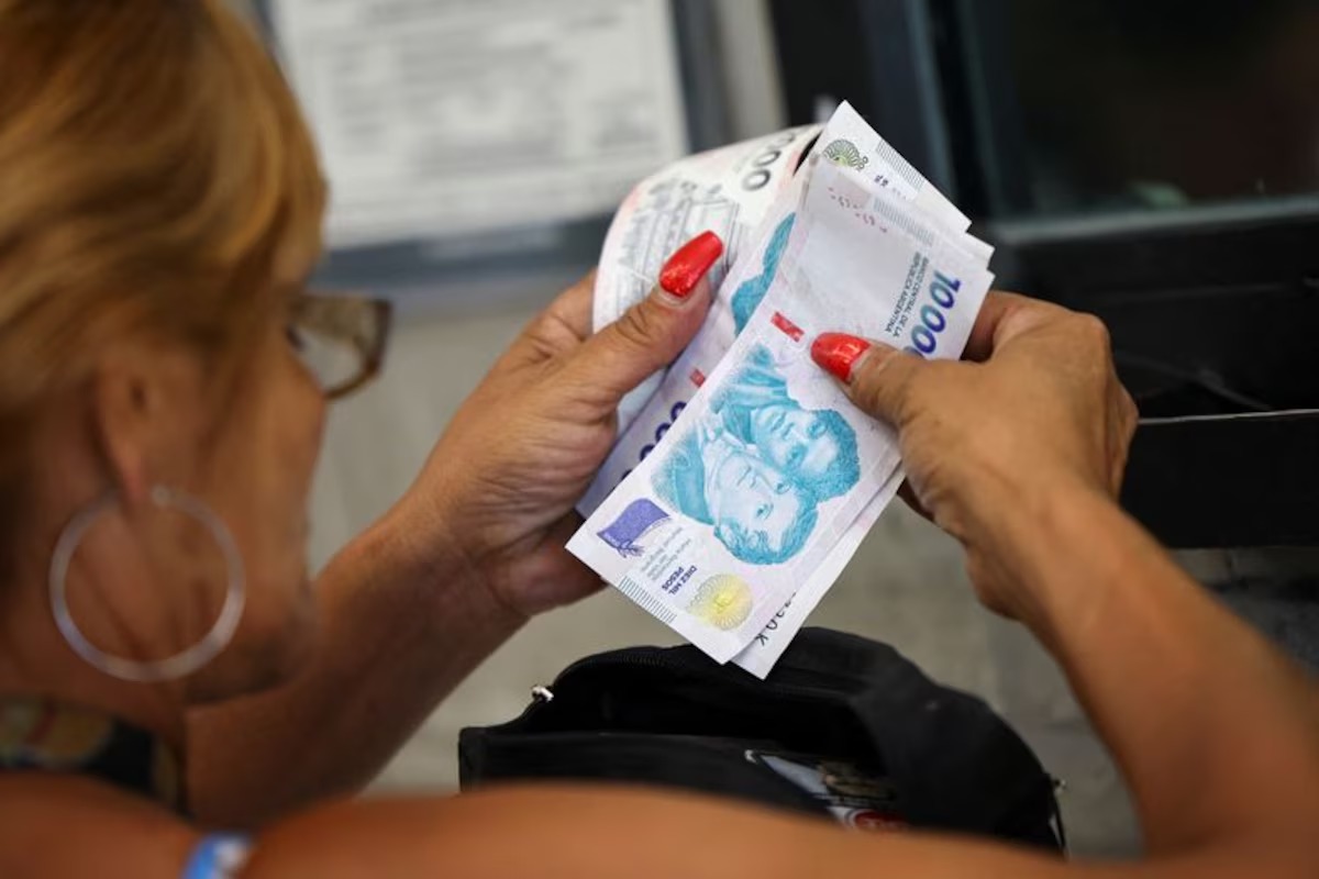 Golpe al bolsillo: el salario mínimo tiene menos poder de compra que en 2001, según un informe privado