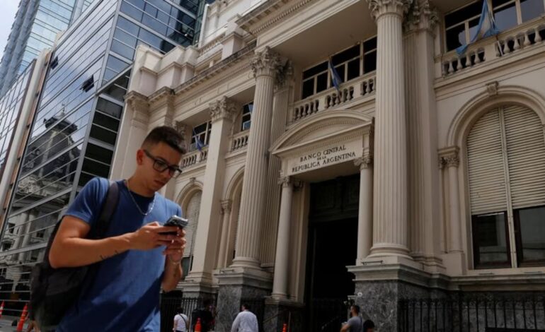 Acuerdo con el FMI: el Gobierno espera un desembolso inicial amplio para acelerar el desarme del cepo