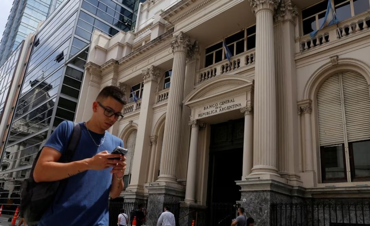 Acuerdo con el FMI: el Gobierno espera un desembolso inicial amplio para acelerar el desarme del cepo
