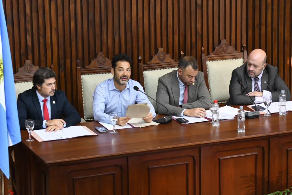 Emiliano Durand anunció importantes obras y pidió legalizar las plataformas digitales de transporte
