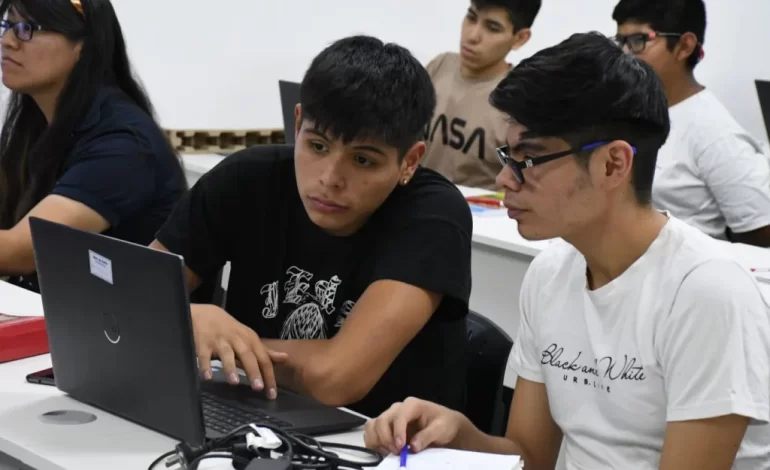 Inició el taller Robótica con Arduino en la Escuela de Emprendedores