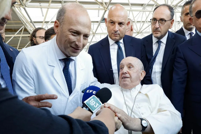 El médico de Francisco contó cómo fueron los últimos minutos antes de su muerte