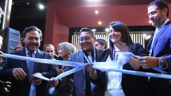 Gustavo Sáenz inauguró el stand de Salta en la feria Arminera