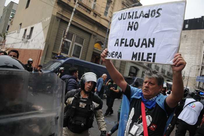 Los jubilados se vuelven a movilizar frente al Congreso