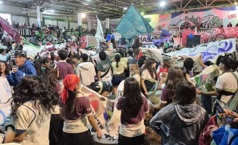 Más de mil jóvenes vivieron el “Banderazo 2025” en el Complejo Vitale