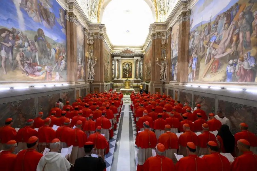 Segunda fumata negra en el cónclave: los cardenales siguen reunidos para elegir al nuevo Papa