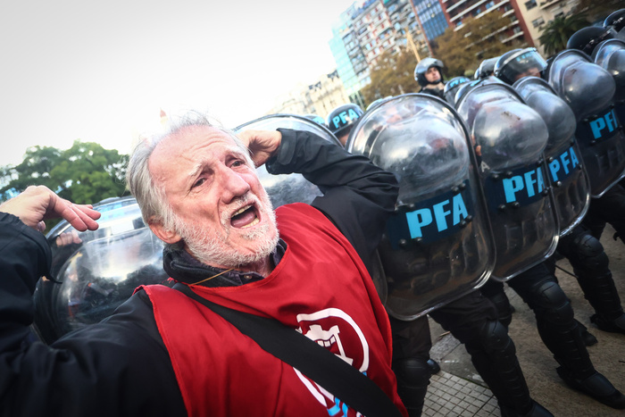 Marcha de jubilados, trabajadores del Garrahan y Ni Una Menos