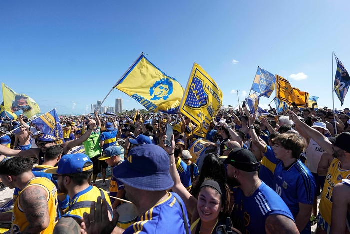 Boca copó Miami: banderazo masivo en la playa y la chicana de hinchas de River 