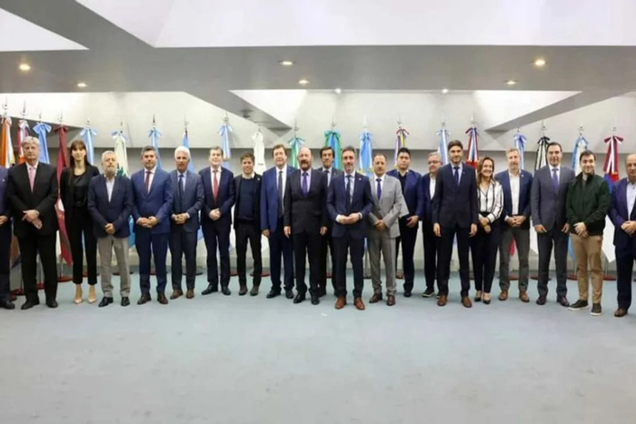 Los gobernadores vuelven a reunirse para llevar sus reclamos al gobierno de Milei