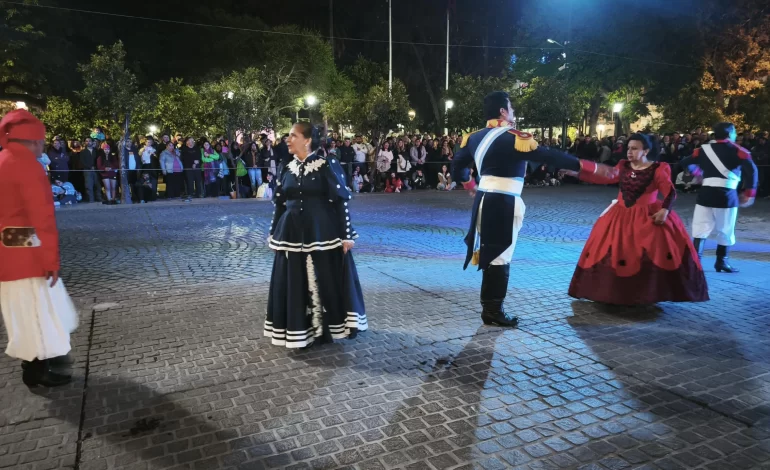 La ciudad vivió una emotiva “Víspera del 9 de Julio” en el Cabildo Histórico
