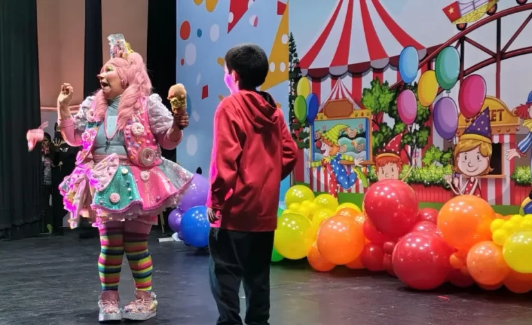 «Vacaciones en la Muni»: los más pequeños colmaron de alegría el Teatro Municipal y la Casona de Castañares