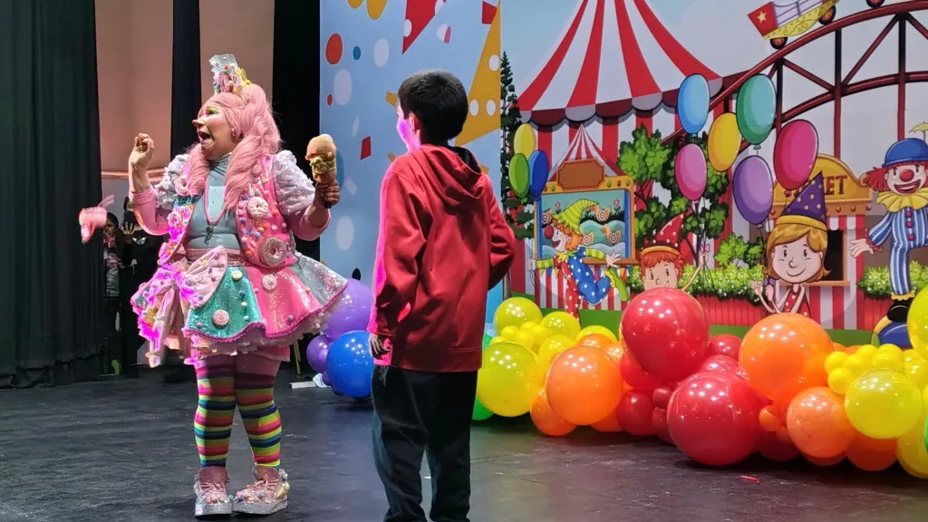 «Vacaciones en la Muni»: los más pequeños colmaron de alegría el Teatro Municipal y la Casona de Castañares