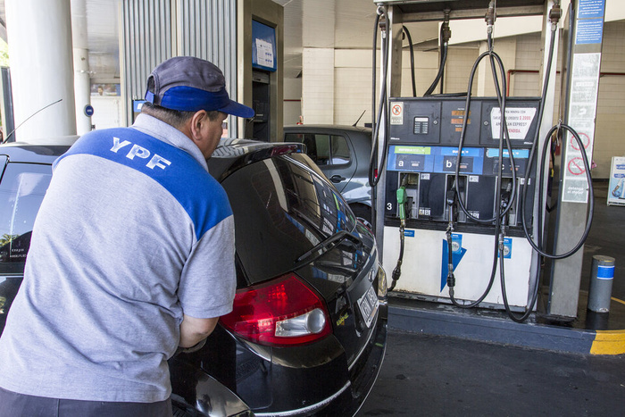 YPF subió un 2,5 por ciento el precio de sus combustibles