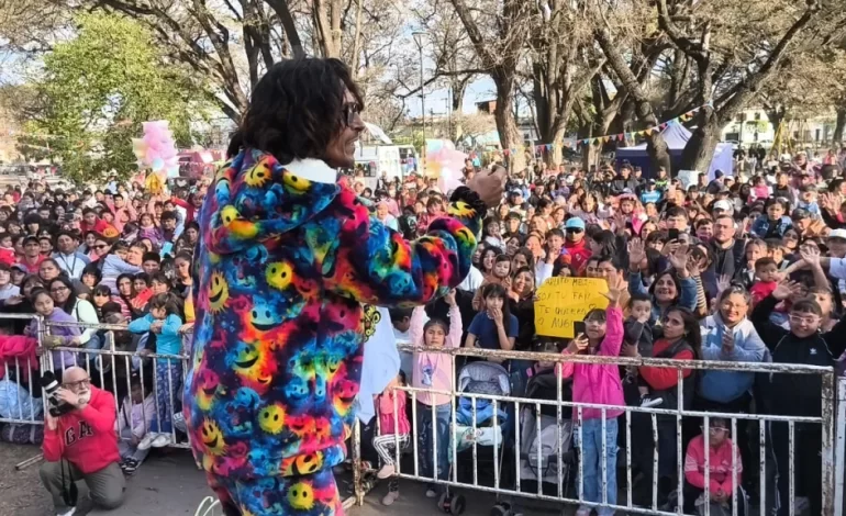 Vecinos y turistas disfrutaron de un gran cierre de vacaciones en el parque San Martín 