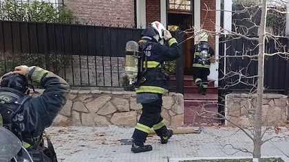 Monóxido de carbono, fallas en la caldera y una casa sellada contra el frío: las primeras hipótesis sobre la tragedia en Villa Devoto