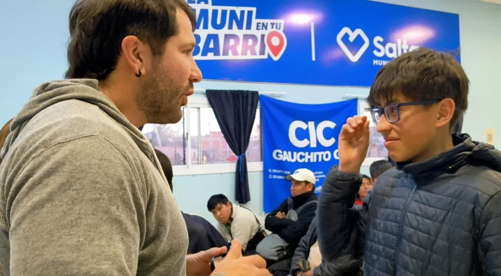 La Municipalidad continúa entregando anteojos recetados a vecinos de la ciudad