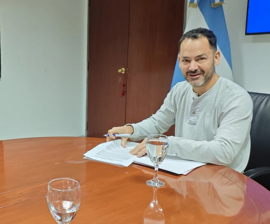 Emiliano Durand reglamentó la asistencia para familias con hijos que viajen al Garrahan