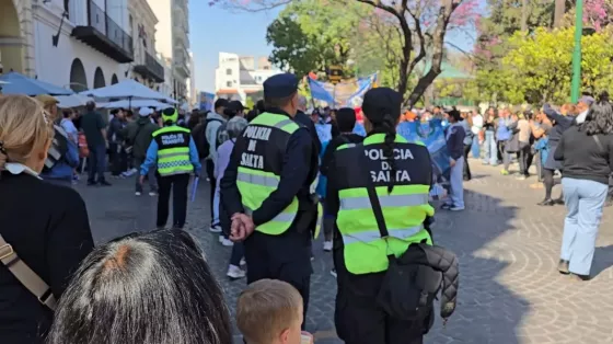 Acompañamiento policial a los miles de peregrinos que se desplazan a la Catedral