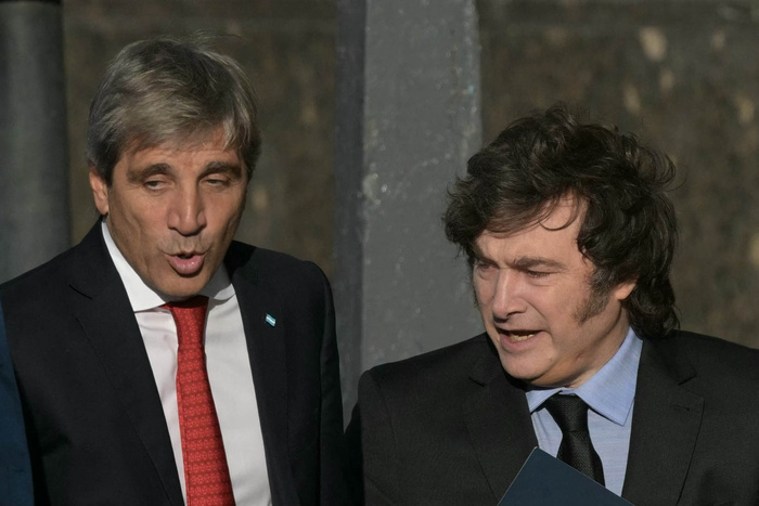 Milei y Caputo niegan una derrota “por la economía” y les echan la culpa a Pareja y los Menem