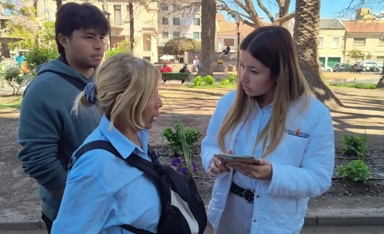 Continúan los controles gratuitos de lunares en plaza Belgrano
