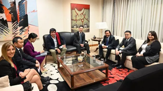 El Gobernador se reunió con directivos de la minera PLASA para avanzar en un proyecto sustentable de litio en el Salar de Diablillos