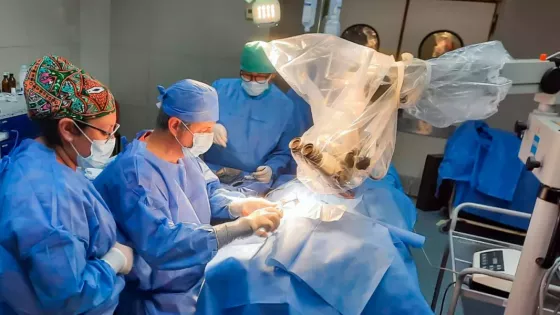 Colocaron implantes auditivos a 27 pacientes en los hospitales Papa Francisco y Materno Infantil