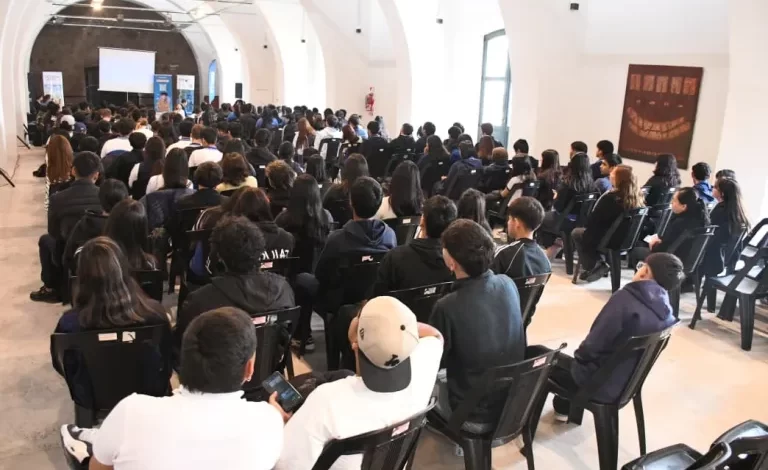 Jóvenes del nivel secundario participaron de una capacitación sobre educación financiera