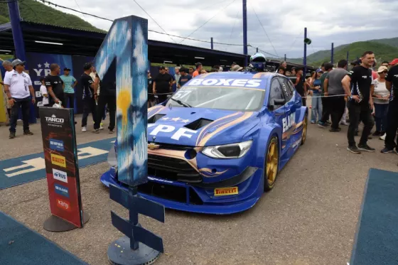 Más de 2.000 personas asistieron a la primera jornada del TC2000 en Salta