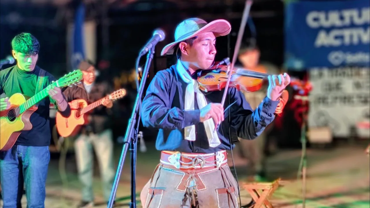 “Guitarreada Activa” celebró el Día de la Tradición a puro folclore