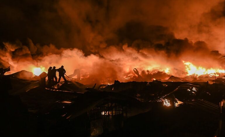 El fuego sigue pero está bastante contenido