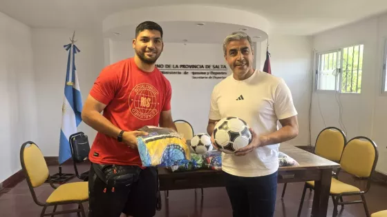 El Gobierno entrega indumentaria deportiva a los equipos del programa Cebollitas