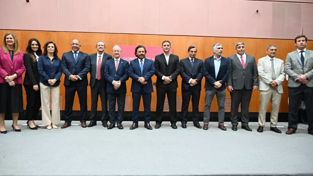 ”Salteños, tengan la certeza que Salta es y será la perla del norte argentino”, afirmó Sáenz en la asunción del nuevo gabinete