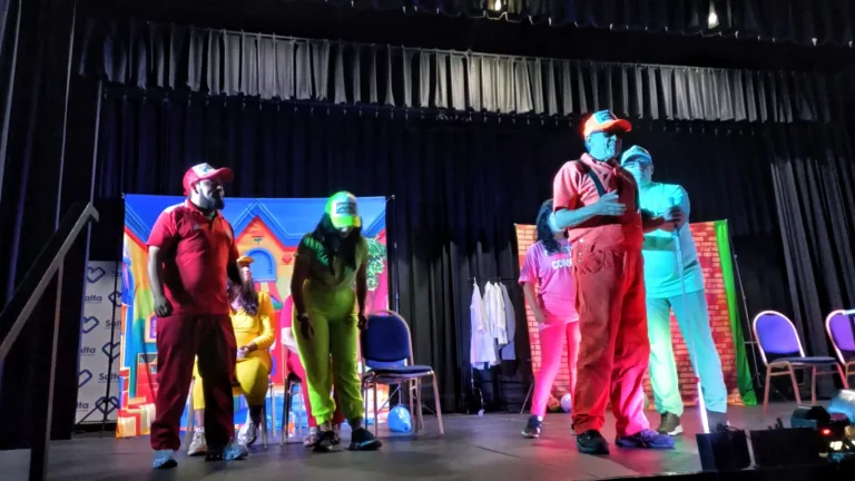 El taller municipal de teatro cerró el 2025 con una destacada muestra escénica