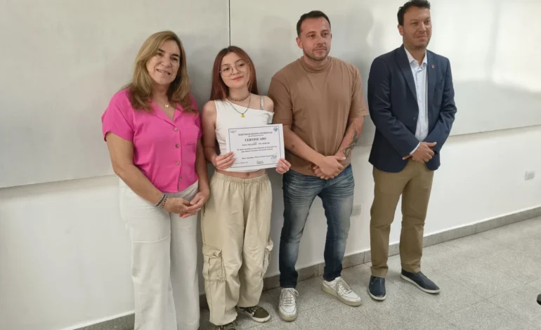 Curso de Primera Licencia: 87 estudiantes de la UCASAL recibieron su certificado