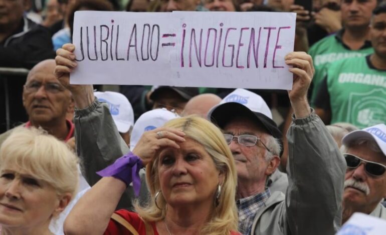 Jubilados marchan al Congreso tras la jura de los nuevos diputados
