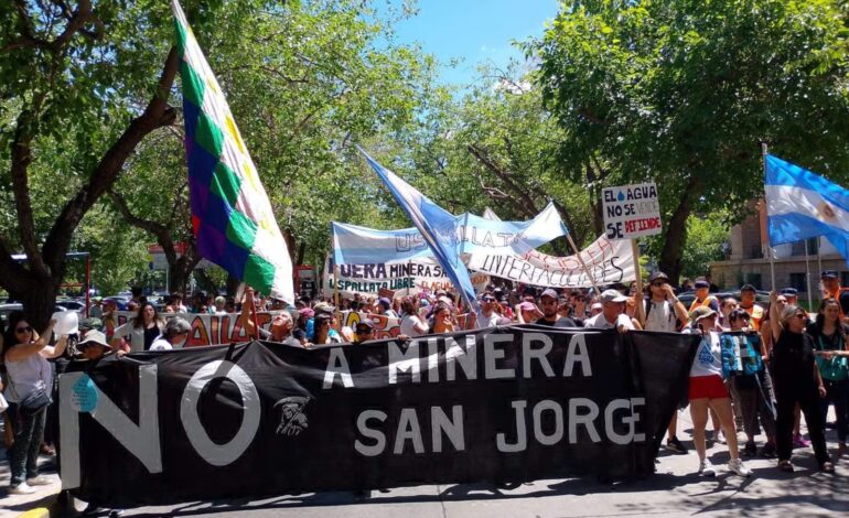 Una nueva marcha masiva en Mendoza en contra de la minería que impulsa Cornejo