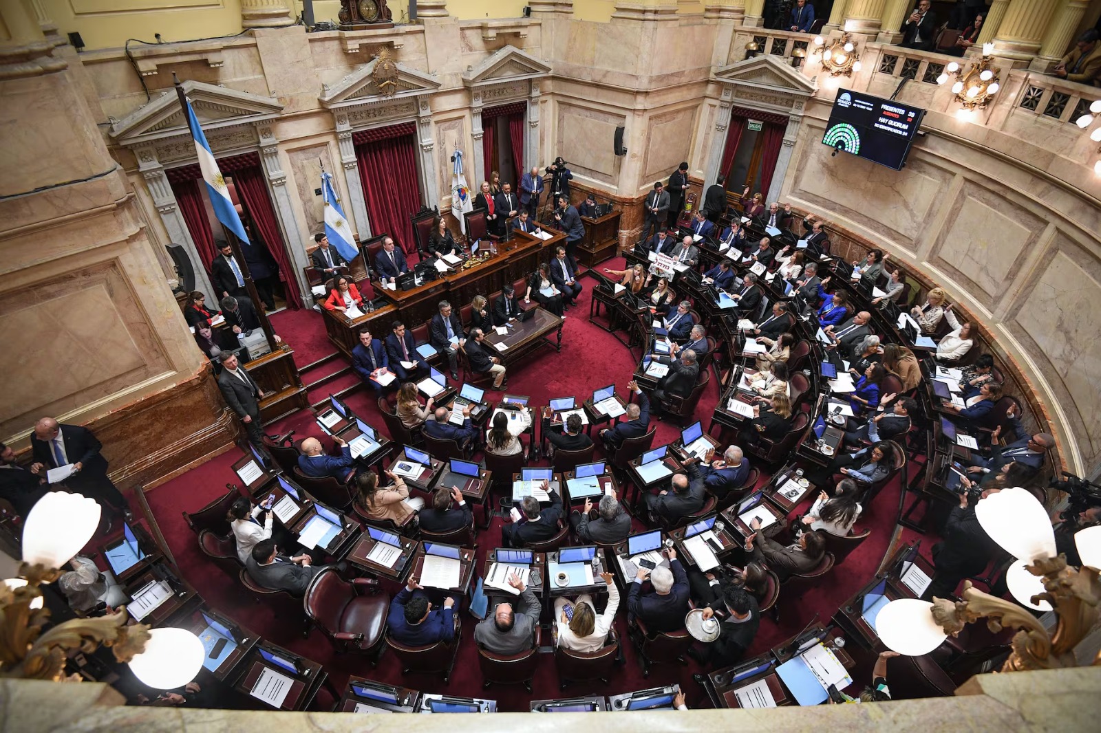 El oficialismo apura una media sanción de reforma laboral y glaciares para el 26 de diciembre