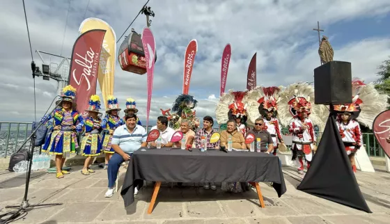 Se presentó el Corso de la Ciudad 2026 desde la cima del Cerro San Bernardo