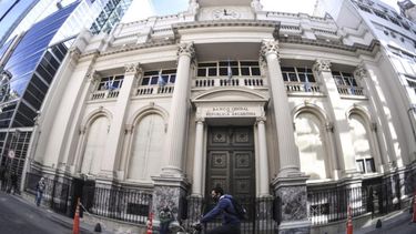 Presunto rulo con el dólar: el BCRA abrió una investigación interna ante supuestos incumplimientos de funcionarios