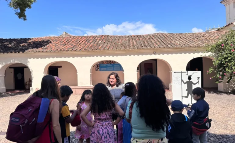 Los niños de la ciudad se convierten en turistas por un día