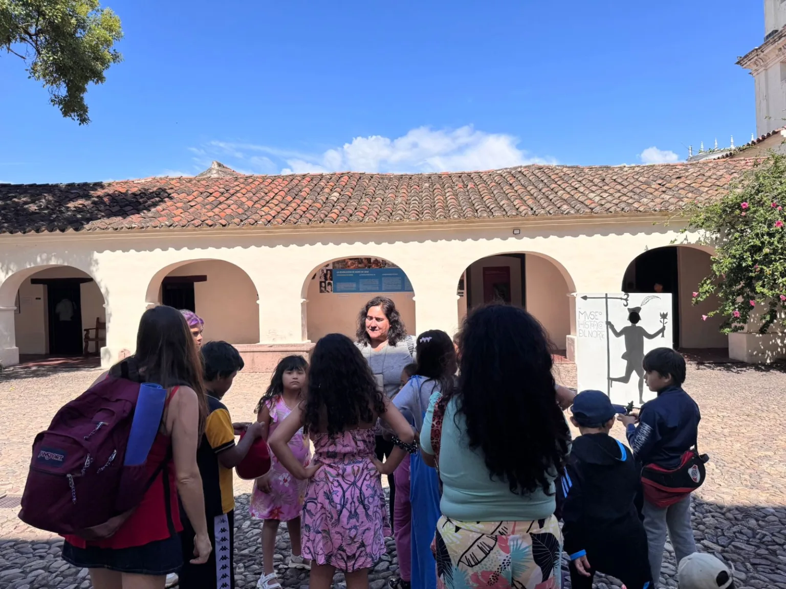 Los niños de la ciudad se convierten en turistas por un día