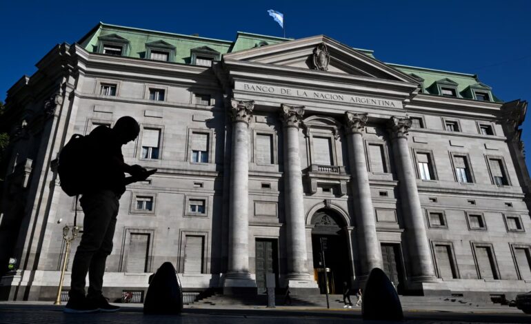 Por equivocación, Banco Nación depositó hasta 700 mil pesos y más de 300 dólares en cuentas sueldo